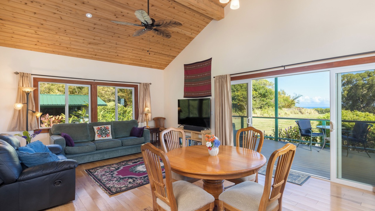 Photo of Livingroom in Hawi