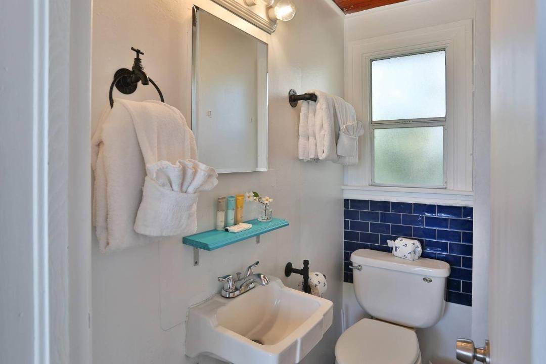 Photo of Bathroom in Treasure Island