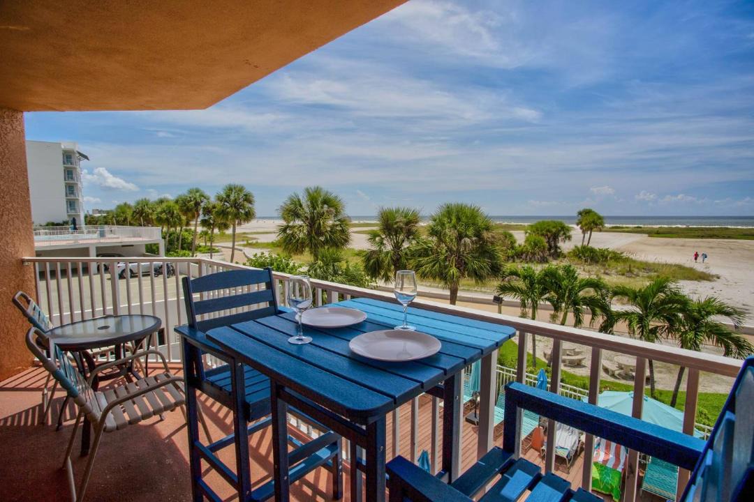 Photo of Patio Balcony in Treasure Island