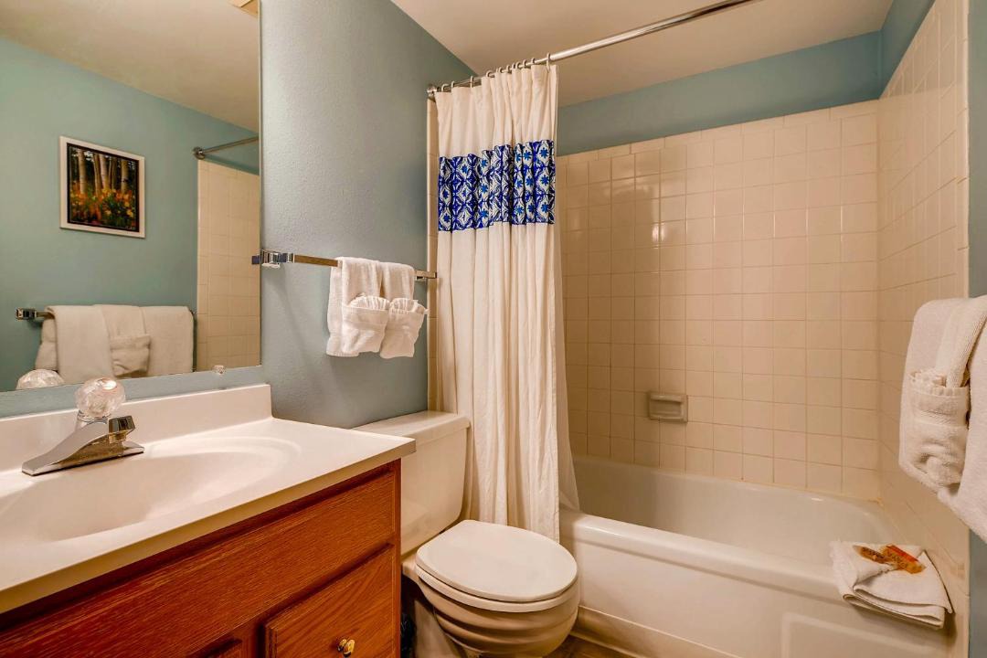 Photo of Bathroom in Four O'Clock