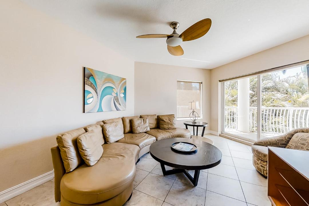 Photo of Livingroom in Treasure Island