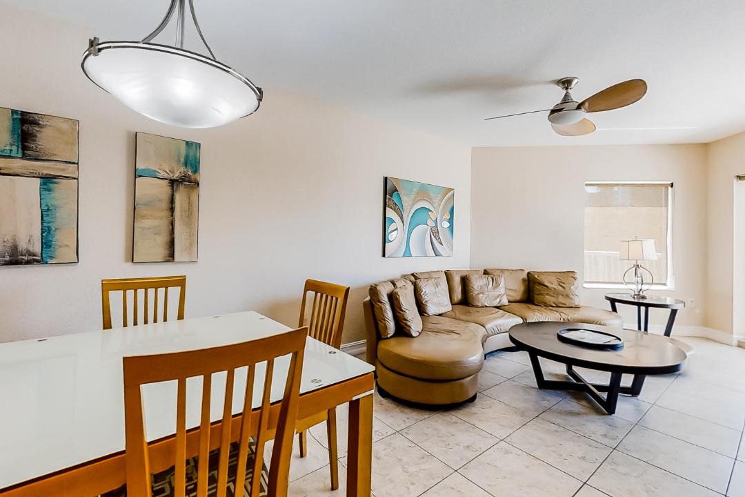 Photo of Livingroom in Treasure Island