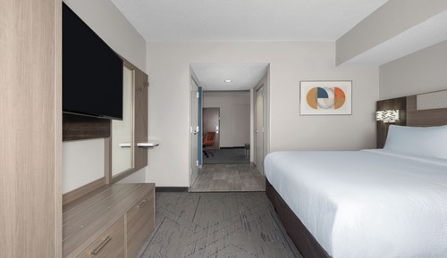 Standard Room, 1 King Bed (Walk-In Shower)