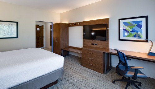 Standard Room, 1 King Bed, Accessible (Comm, Mobility, Roll-In Shower)