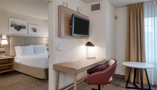 Suite, 1 Queen Bed, Accessible Bathtub (Mobility, Comm Access)