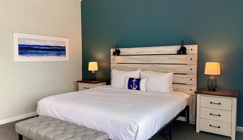 Standard Room, 1 King Bed, Balcony (Dory Building)