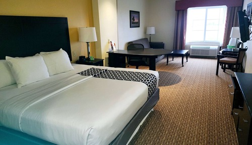 Deluxe Suite, 1 King Bed, Accessible, Non Smoking (Hearing Impaired Accessible, Family)