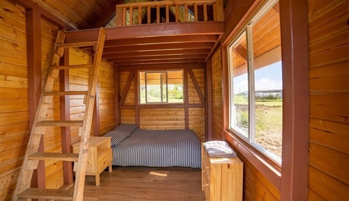 Basic Cabin, Shared Bathroom, River View (Hale 'Iwi)