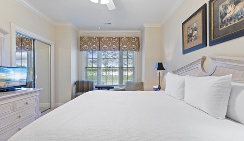 Executive Condo, 3 Bedrooms, Pool Access, Golf View