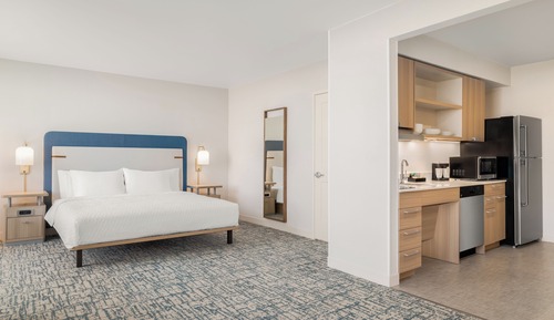 Suite, 1 King Bed, Accessible, Bathtub (Mobility & Hearing)