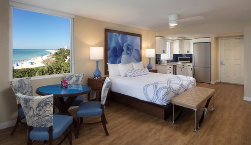 Room, 1 King Bed, Kitchenette, Beachfront (Tiki Tower)