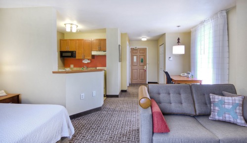 Studio, 1 Queen Bed with Sofa bed (Mobility Accessible, Roll-In Shower)