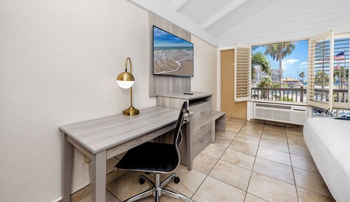 Standard Room, 1 King Bed, Refrigerator & Microwave, Marina View
