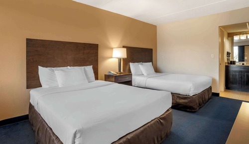1 King Bed, 1 Queen Bed, Smoking