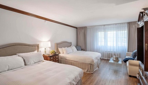 Luxury 2 Queen Room with Sleeper Sofa