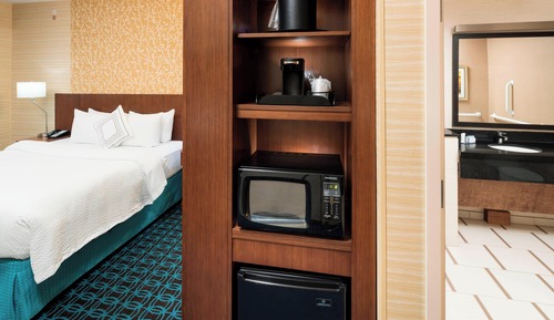 Suite, 1 King Bed with Sofa bed, Hearing Accessible (Roll-in Shower)