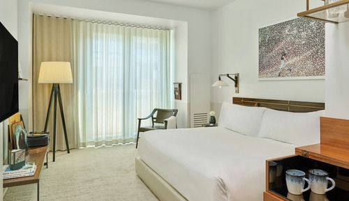 Room, 1 King Bed, Mobility Accessible (Den with Roll-In Shower)