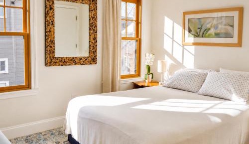 Queen Room with Shared Bathroom