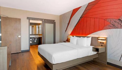 King Suite - Disability Access/Non-Smoking 