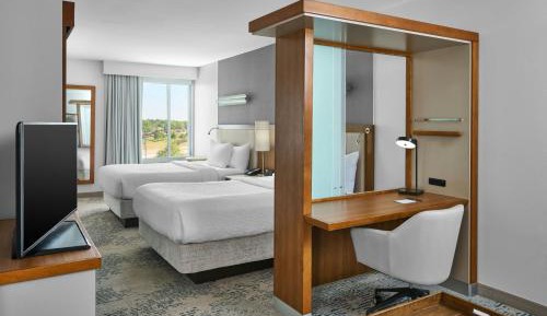 Queen Suite with Two Queen Beds, Bathtub and Trundle Sofa - Mobility Access/Hearing Accessible