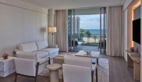 Magnolia King Suite with Sofa Bed, Balcony and Ocean View
