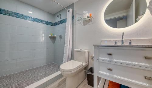 PREMUIM Two-Bedroom Suite with Balcony and Full Water View