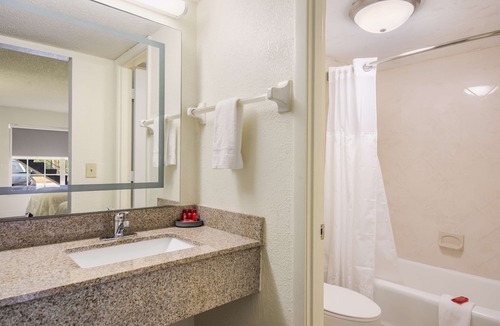North Trail Hotel | SureStay Hotel by Best Western Sarasota North