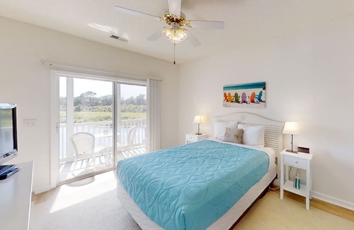 Carolina Yacht Landing Condo | Lakefront condo with pool, hot tub, close to beach