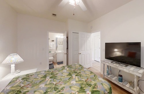 Carolina Yacht Landing Condo | Lakefront condo with pool, hot tub, close to beach
