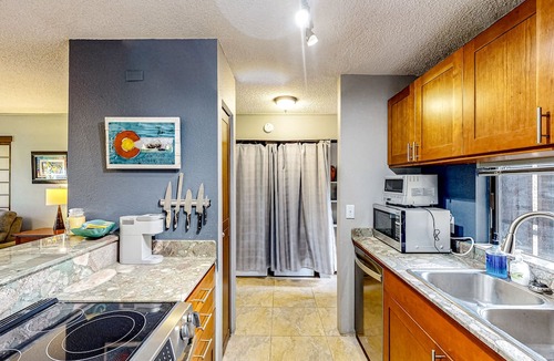 Waikoloa Village Condo | Inviting condo with lanai & washer/dryer - pool, golf & tennis on-site