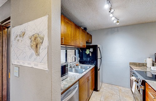 Waikoloa Village Condo | Inviting condo with lanai & washer/dryer - pool, golf & tennis on-site