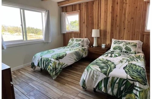 Kukuihaele House | River House, musical waterfalls