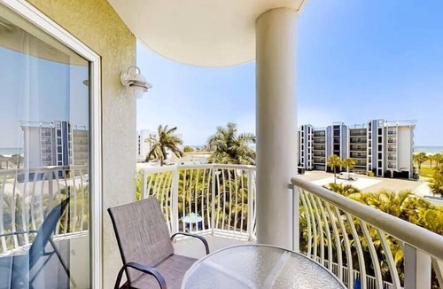Capri Isle Apartment | 2 Bedroom 825086 by Houzlet