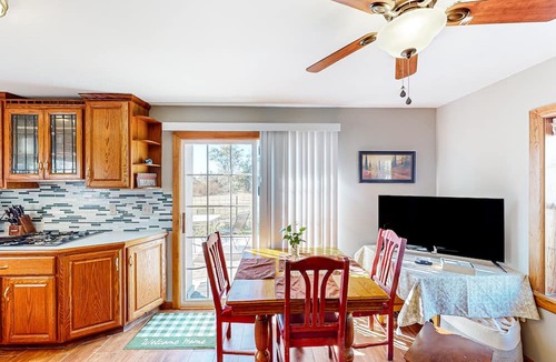 Tower Heights Cottage | Vintage Route 66 cottage with deck, views, yard games - near downtown