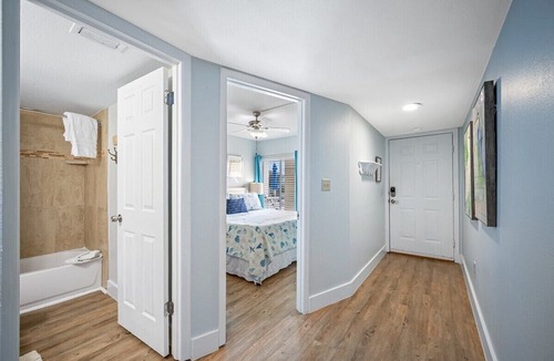 Belleair Beach Condo | BBC216 - 🌊 Gulf-Front Condo w/Balcony | Beach Access | Pool | Sleeps 6 🌴