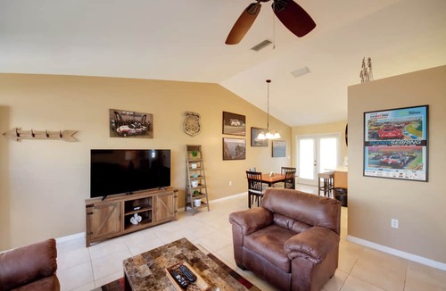 Highland Condo | Screened Porch + Pool Access: Cozy Sebring Condo