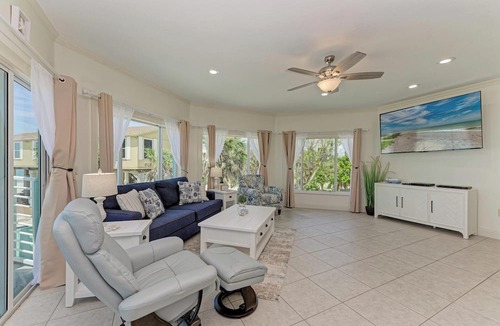 Englewood Condo | 3 Bedroom- Beachfront Condo with Amazing Sunset Views of the Gulf