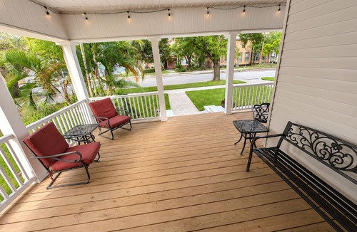 Hyde Park House | 9-Seat Hot Tub | Walkable | Historic | Downtown