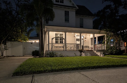 Hyde Park House | 9-Seat Hot Tub | Walkable | Historic | Downtown