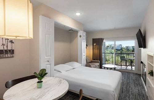 Oceanside Apartment | Oceanside | Sunset Coast | Pool & Hot Tub