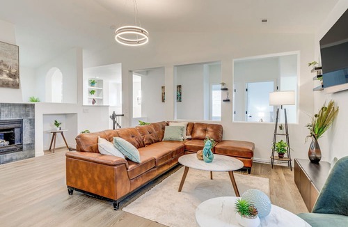 Aurora Condo | Seasonal Pool, Balcony: Quiet & Cozy Aurora Condo!