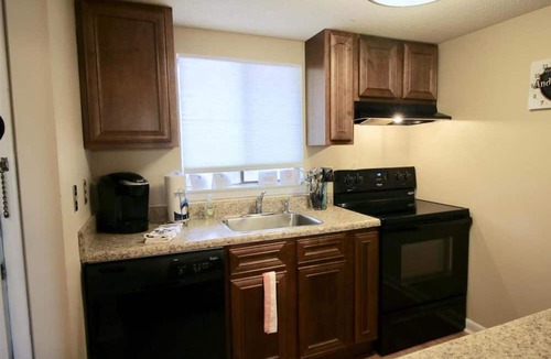 Pinehurst Condo | Sealladh Loch Summary