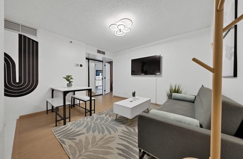 Downtown Honolulu Condo | Bishop Suites @ Executive Centre, Downtown Honolulu, Mountain View Suite #1612