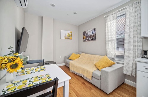 North End Apartment | Lux 1st floor 3brm/1bath North End