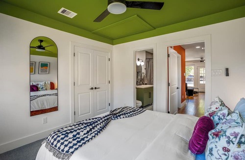 Greater East End Apartment | Htown eclectic funk vibe A