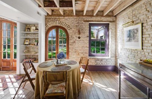 Harleston Village House | Gibbon House at Casa Zoe