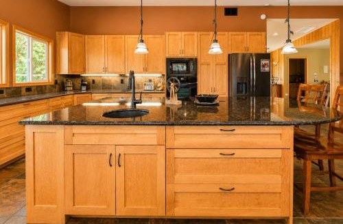 Leavenworth House | River Heights Home cabin