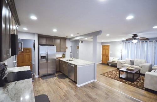 Jewell Heights - Hoffman Heights House | Walk to Starbucks Anschutz Dining 6King Beds