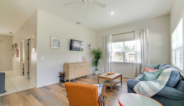 Explore Dtwn Crystal River: Walkable Duplex Unit