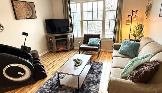 Jiminy Peak Relaxation Suite - Sleeps 4 Ski On/Off Mountain - New and Updated